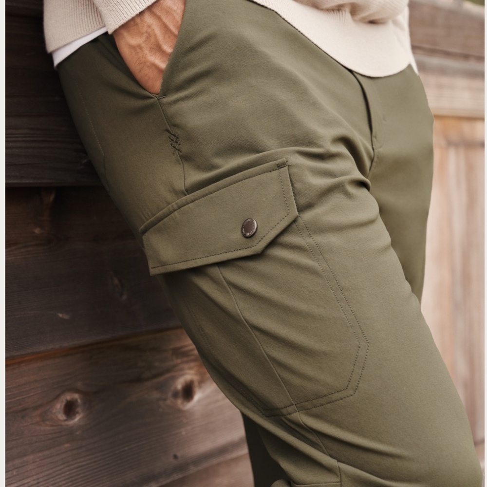 RHONE BOATHOUSE CARGO PANTS IN LICHEN GREEN MENS SIZE XL NEW WITH TAGS